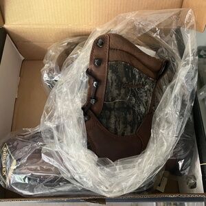 Cabela's Arctic Bruin Mens Boots Size 9.5 Never Opened or Worn - NEW IN BOX